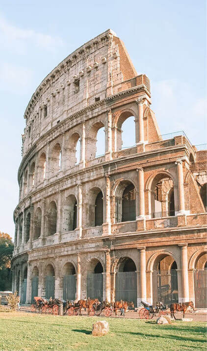 colosseum-rome-exterior-with-horse-carriages